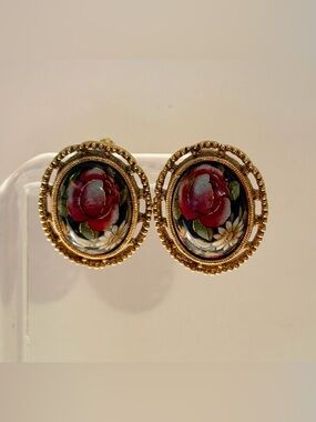 Vintage-Inspired Gold Floral Oval Clip-On Earrings - Red Rose